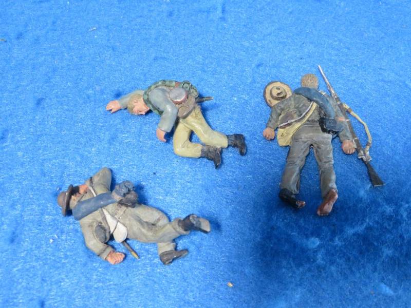 UNK833A Confederate Casualties #1, 3 figures (Painted Metal) (54MM)