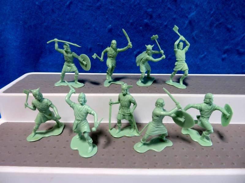 Marx vintage 1960's set of 9 different Vikings , light green, 54mm