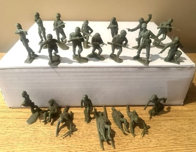 Marx Vintage WWII GI's 21 figures in 13 poese plus one stretcher 