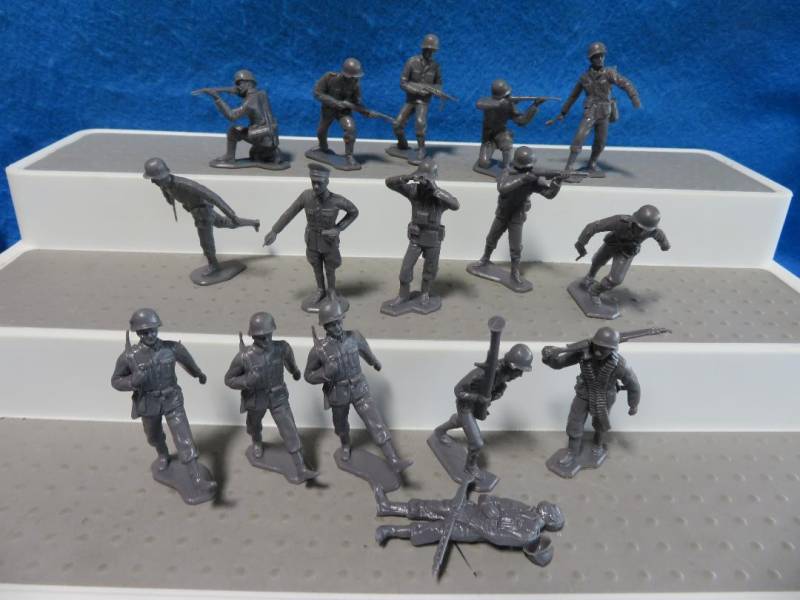Marx original dark gray WWII Germans- complete 16 figure set, 54mm