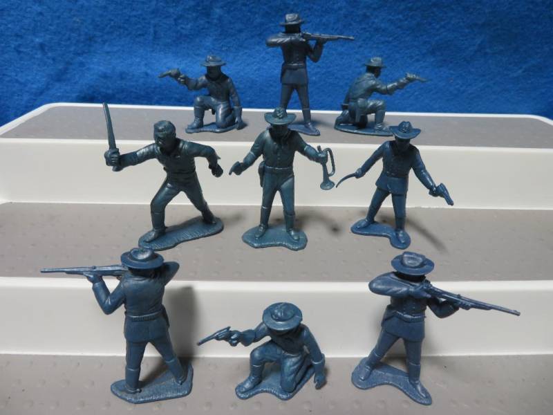 Marx vintage Fort Apache cavalry firing line, 9 in 5 poses, 60mm