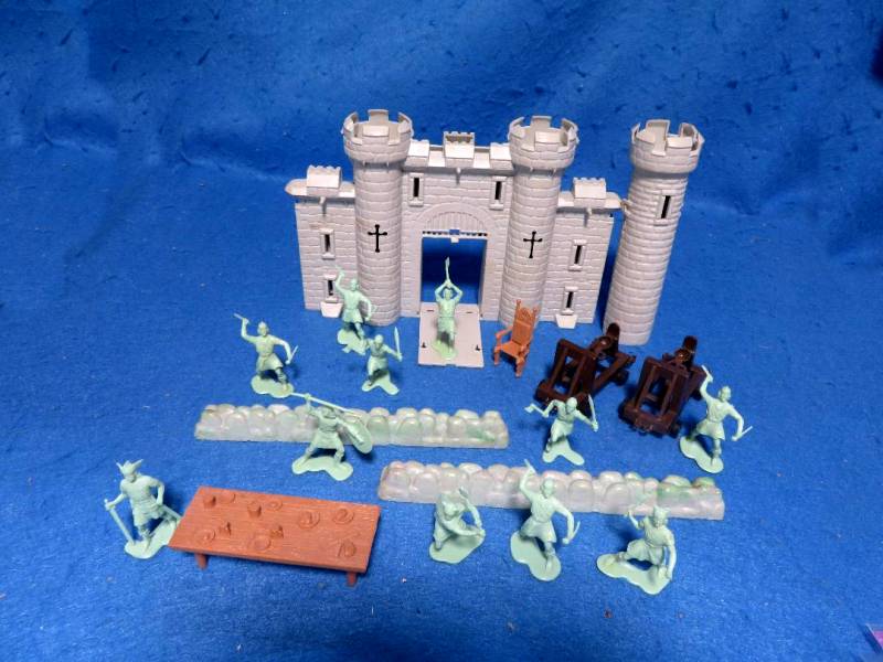 Marx Viking + Knights playset castle gate, tower, acc's and Vikings