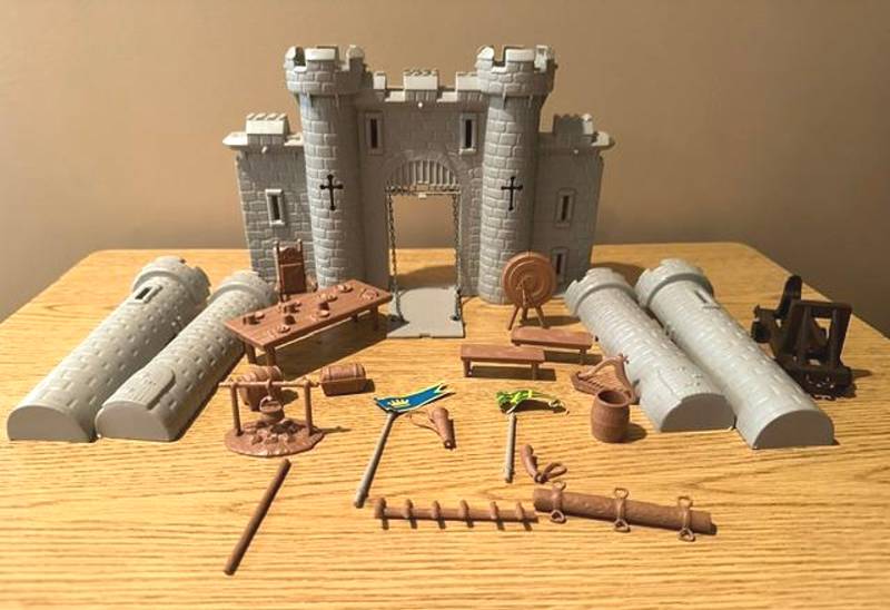 Vintage Marx Front Gate with drawbridge chain plus towers for tin carry all set